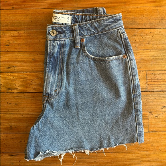 SOLD • CURVE LOVE HIGH RISE LOOSE SHORT - Picture 4 of 5